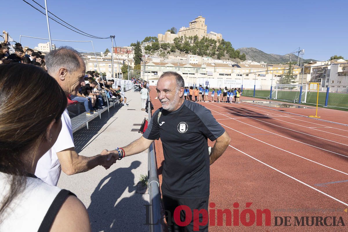 Abel Antón vistiba la Escuela Municipal de Atletismo de Caravaca