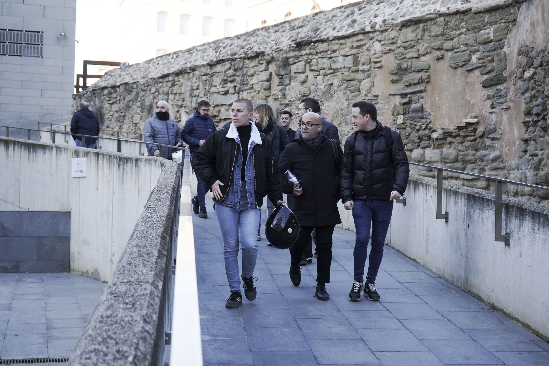 El judici contra els acusats d'agredir un grup d'activistes mentre penjaven una estelada a Manresa, en imatges