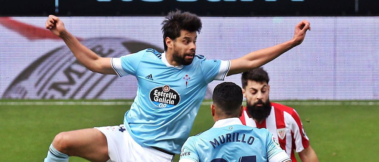 Araújo y Murillo, en el partido Celta-Athletic Club, que finalizó en empate sin goles. |  // MARTA G.BREA