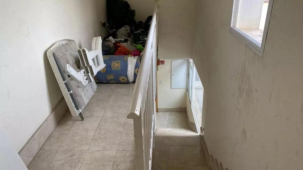 Interior de un edificio con ocupas en Cartagena.