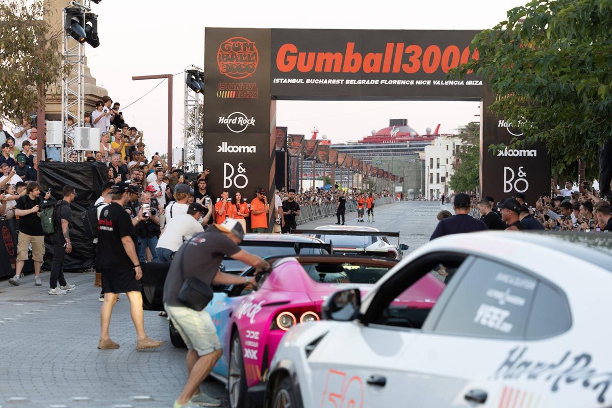 Todas las imágenes de los superdeportivos Gumball 3000 en Ibiza