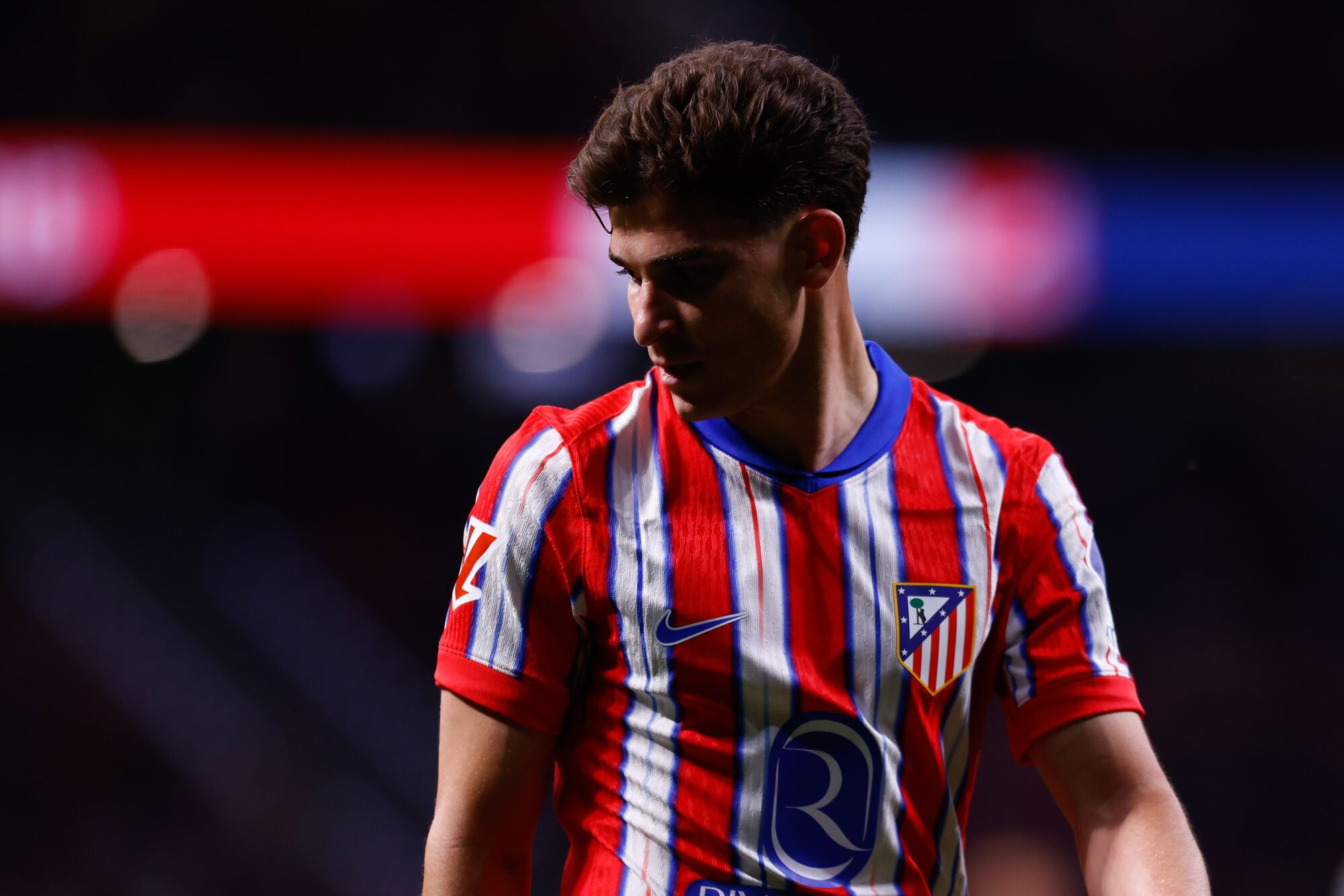 Julian Alvarez of Atletico de Madrid looks on during the Spanish League, LaLiga EA Sports, football match played between Atletico de Madrid and Rayo Vallecano at Riyadh Air Metropolitano stadium on April 24, 2025, in Madrid, Spain. AFP7 24/04/2025 ONLY FOR USE IN SPAIN. Dennis Agyeman / AFP7 / Europa Press;2025;SPAIN;SPORT;ZSPORT;SOCCER;ZSOCCER;Atletico de Madrid v Rayo Vallecano - LaLiga EA Sports;