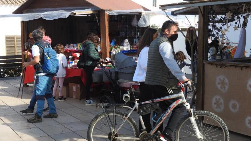 Vuelven las casetas del Mercat de Nadal a la plaza con horario limitado