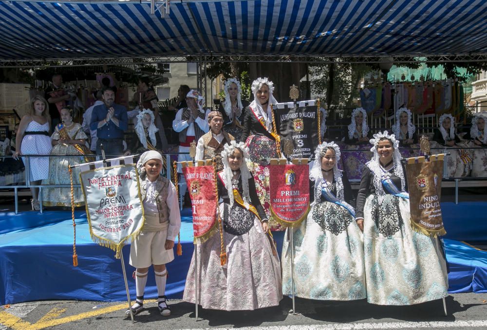 Hogueras 2019: El sábado festero arranca con el desfile de recogida de premios.