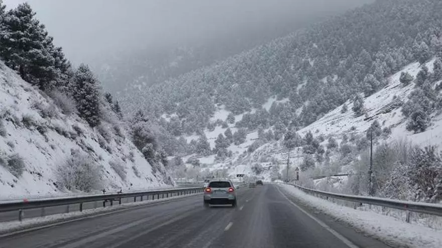 La herramienta gratuita de la DGT que te permitirá saber qué carreteras están cortadas por la nieve