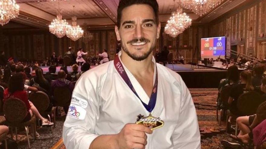 Damián Quintero, con su medalla de oro en Las Vegas.