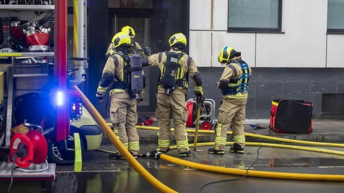 INCENDIO SANTIAGO | Un incendio en la cocina de un piso de Santiago moviliza a los bomberos INCENDIO SANTIAGO | Un incendio en la cocina de un piso de Santiago moviliza a los bomberos