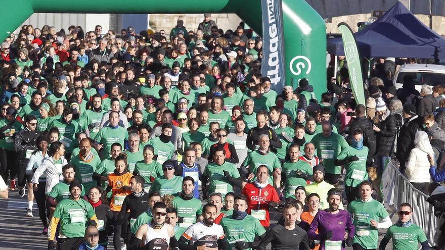 Els equips esportius gironins es bolquen amb el càncer