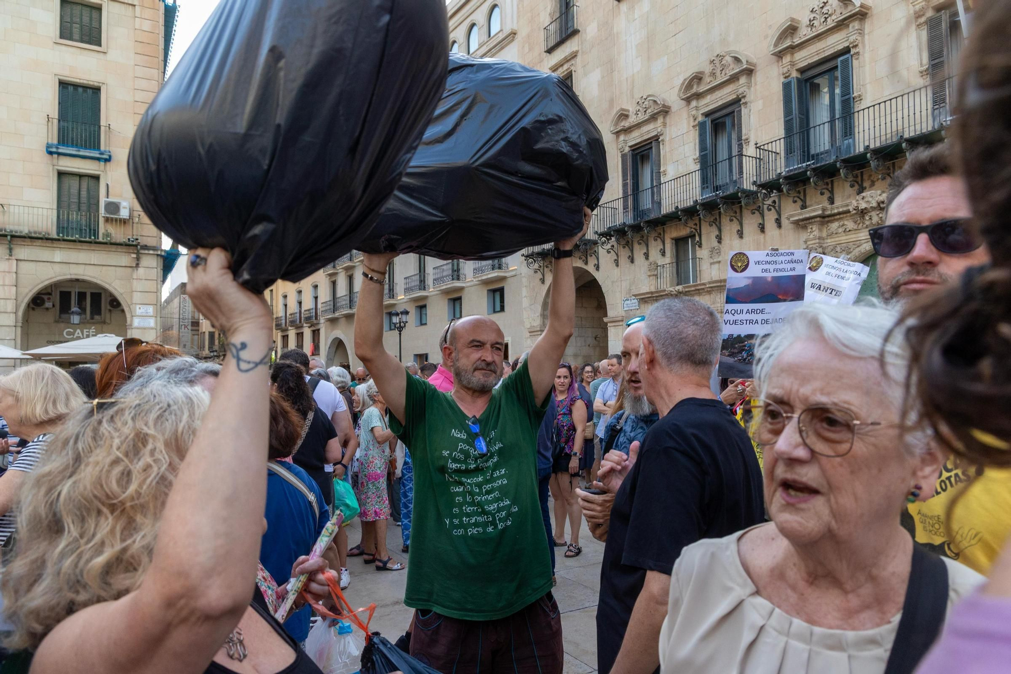 El malestar por la limpieza en Alicante se traslada a la calle