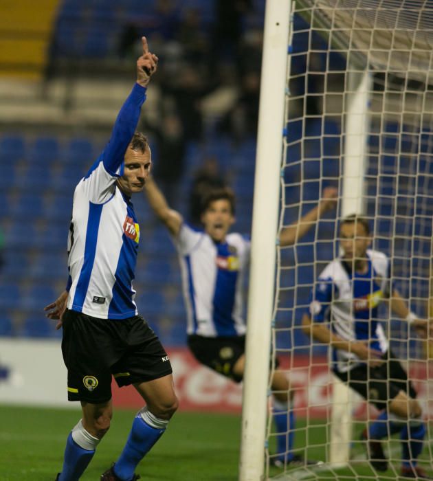 El Hércules remonta al Mestalla con goles de Pablo Íñiguez y Carlos Martínez