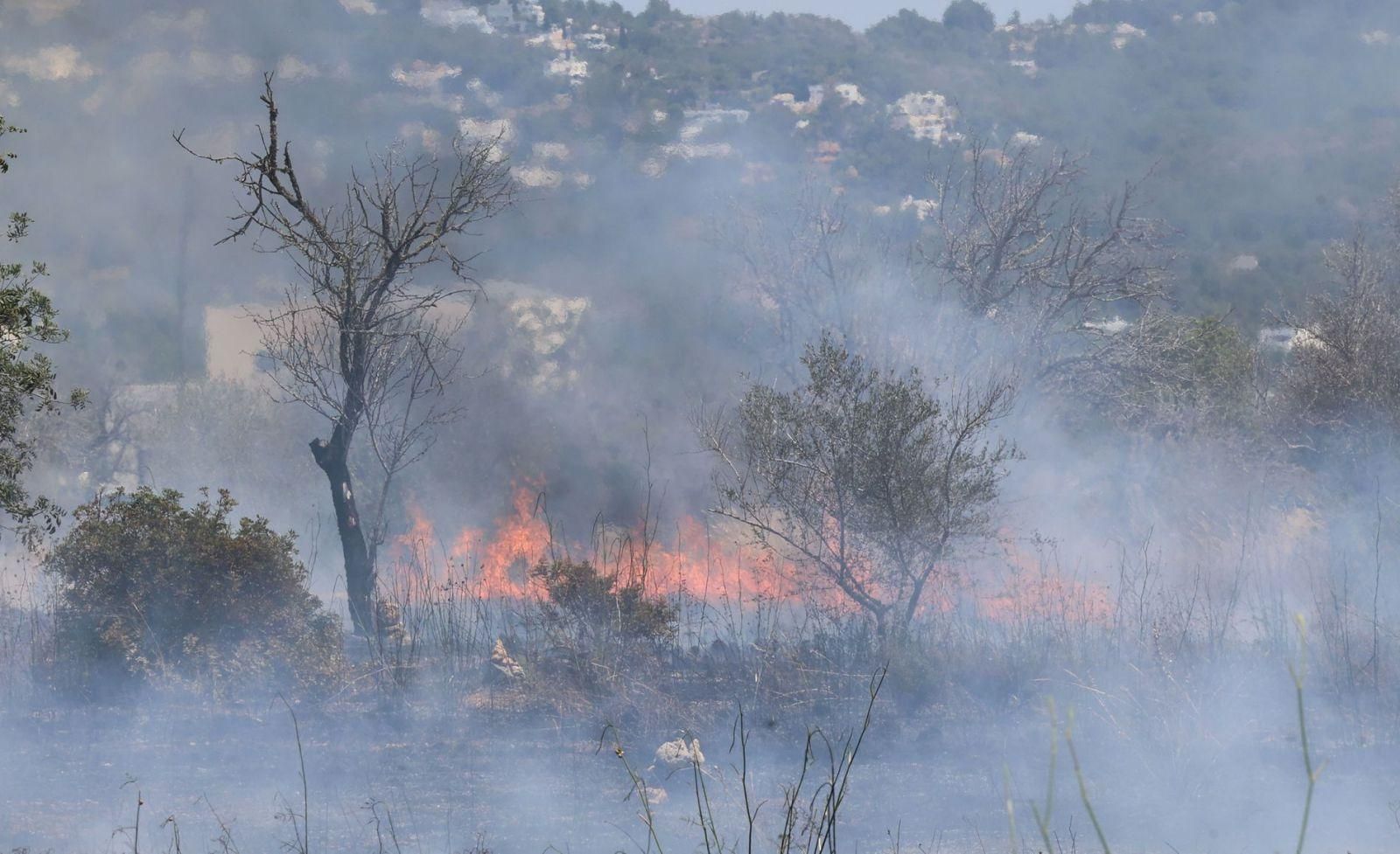 Fuego de este 5 de junio cerca de la rotonda de Can Rova 2 (en el lado contrario al asentamiento chabolista).