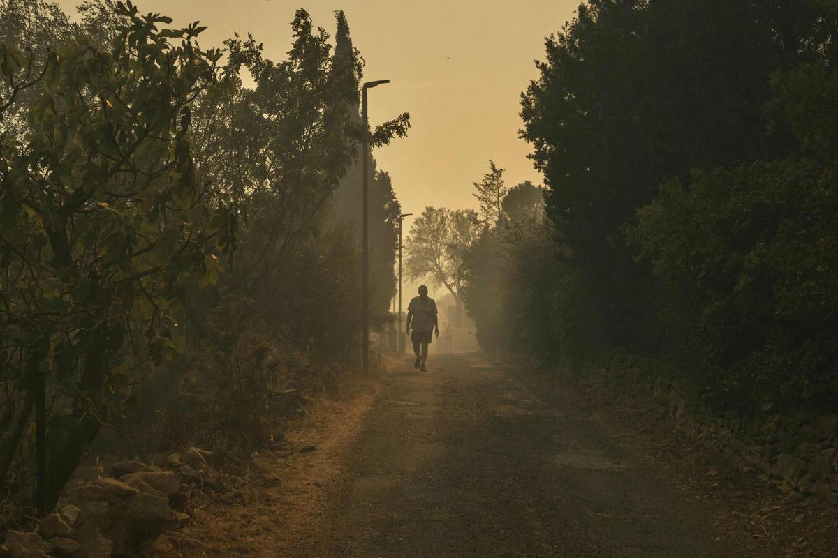 Un incendio declarado en el sur de Francia ya calcina 4.000 hectáreas