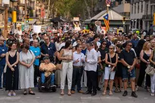 Barcelona traslada el homenaje a las víctimas del 17A a la plaza Sant Jaume por las obras en la Rambla