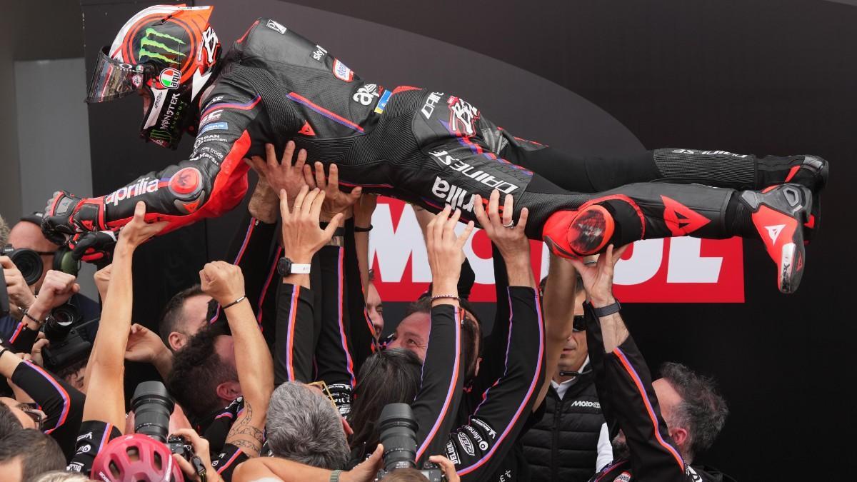 Marco Bezzecchi voló con su equipo