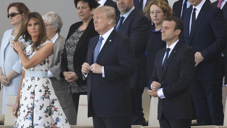 Trump asiste al desfile de la Fiesta Nacional francesa