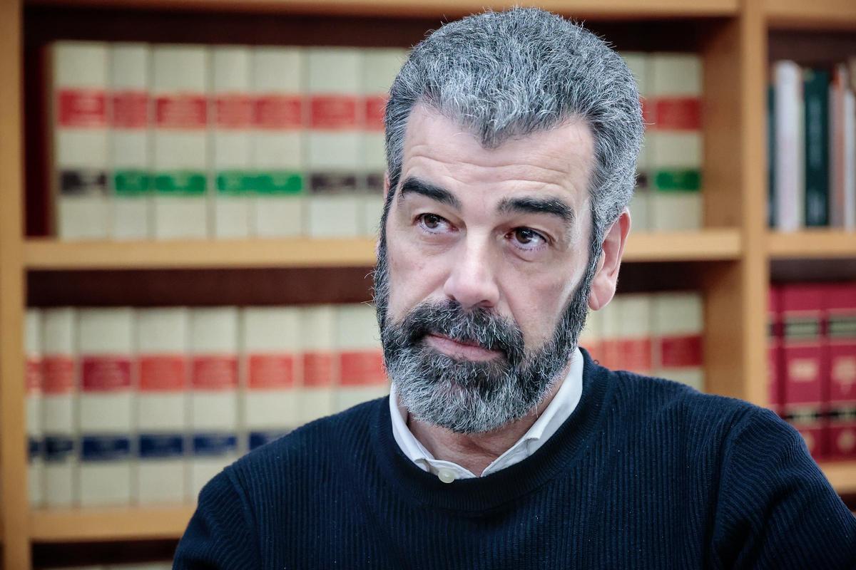 Rafael Martín, gerente del Hospital Universitario de Canarias, en su despacho.