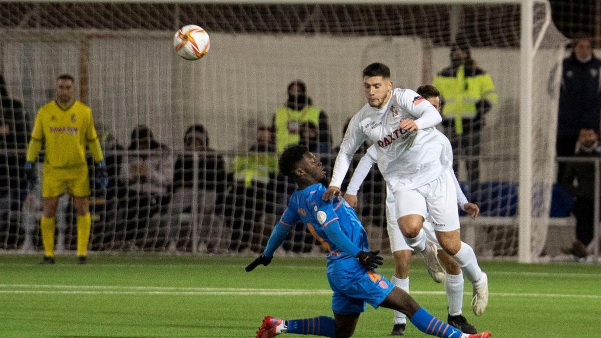 Imagen del partido que jugó el Valencia ayer ante el Utrillas. // EFE