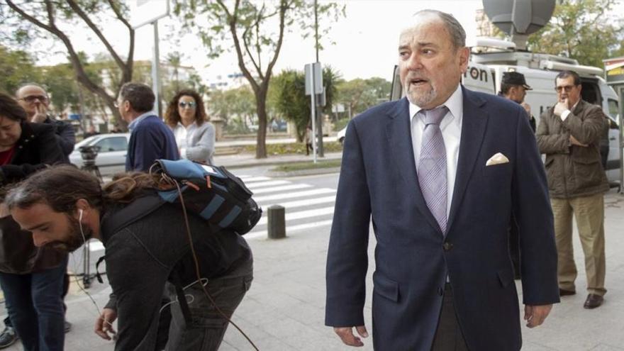 El juez que investiga al presidente de Murcia, de cañas con un dirigente del PP