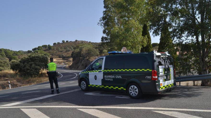 Control de la Guardia Civil en la barriada de Santa Cruz de Córdoba.