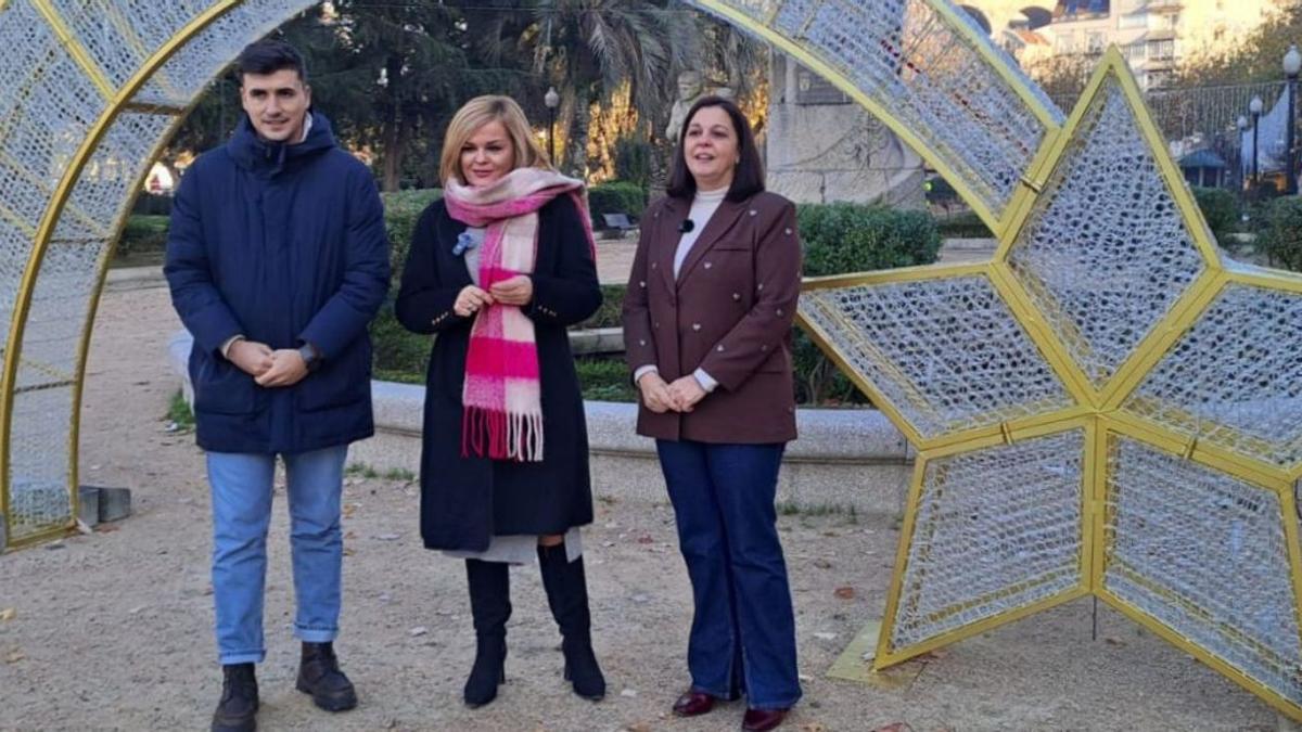 Digna Rivas con Antonio Cabaleiro, edil de Urbanismo, y Rita Pérez, de Cultura, ayer.