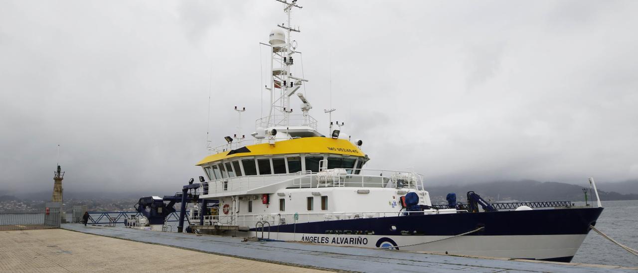 Un barco de investigación marina.