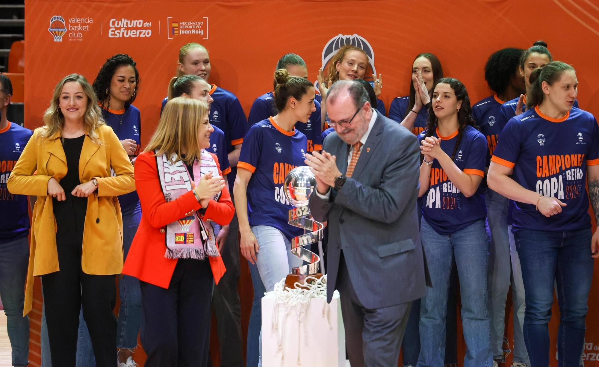 La fiesta llegó a la Fonteta: Así celebraron la Copa de la Reina