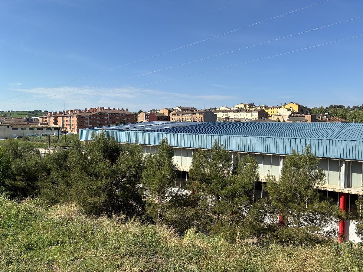 Instal·lació solar a la coberta del pavelló blau de Navàs