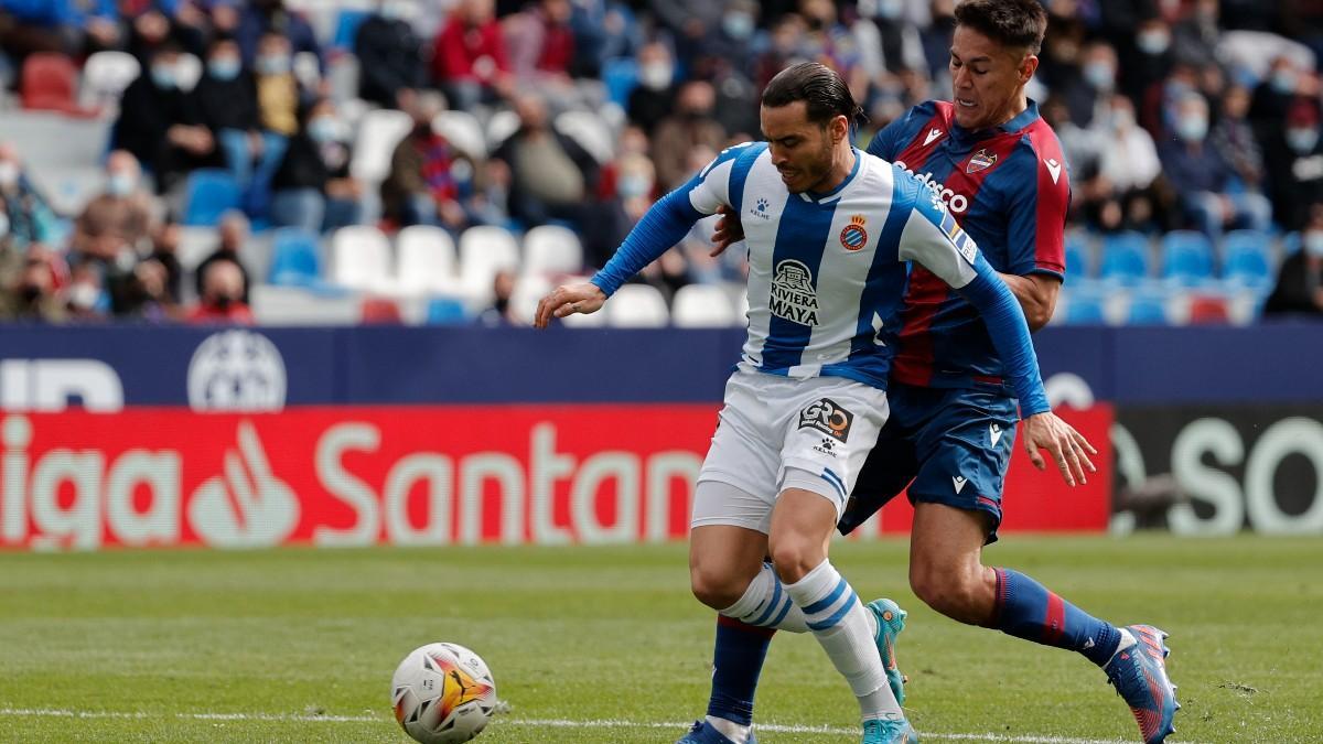 De Tomás, en un lance del duelo contra el Levante