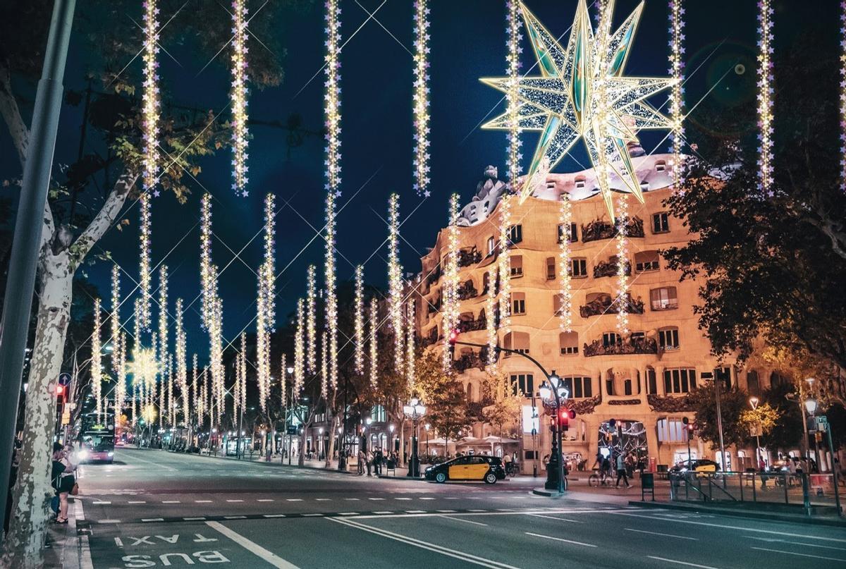 FOTOS | Així seran els nous llums de Nadal del passeig de Gràcia