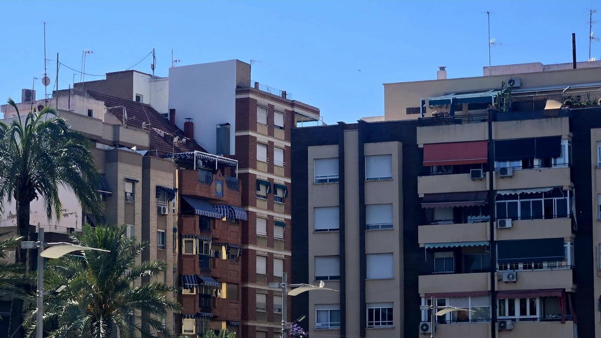 Bloques de edificios residenciales en el centro de Molina de Segura.