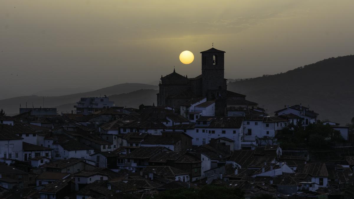 Fotogalería | La calima cubre Hervás Fotogalería | La calima cubre Hervás