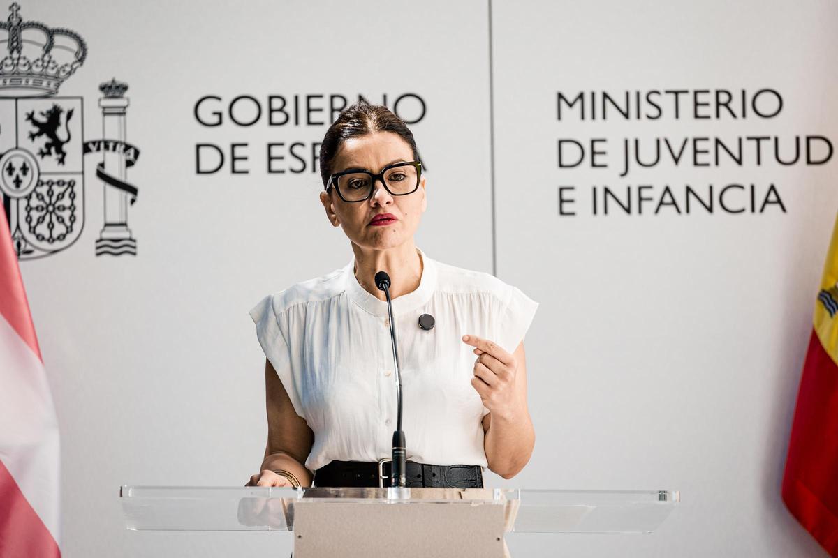 La ministra de Infancia y Juventud, Sira Rego, durante la presentación de los eventos institucionales programados con motivo del mes del Orgullo LGTBIQA+, a 10 de junio de 2026, en Madrid (España).