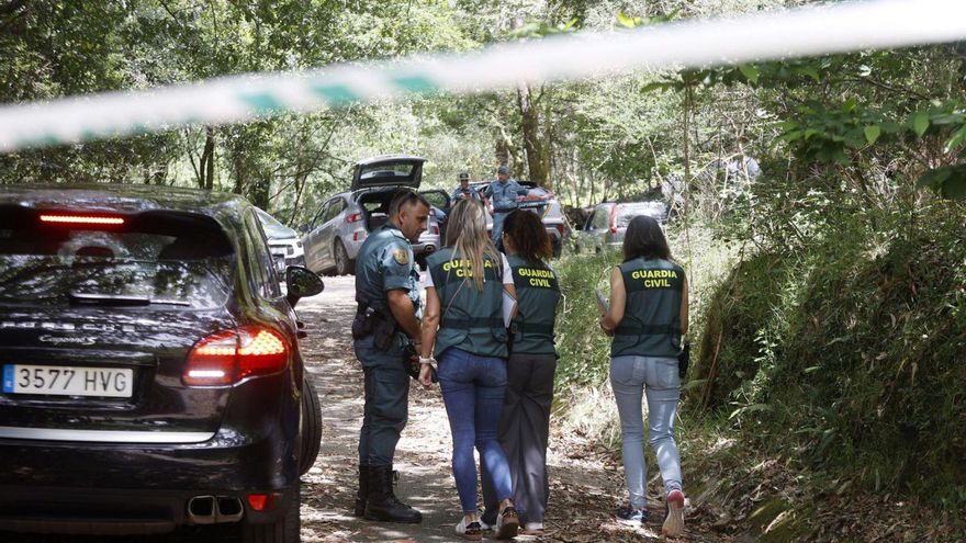 Efectivos de la Guardia Civil en el monte donde murieron Marisol y José Ramón.