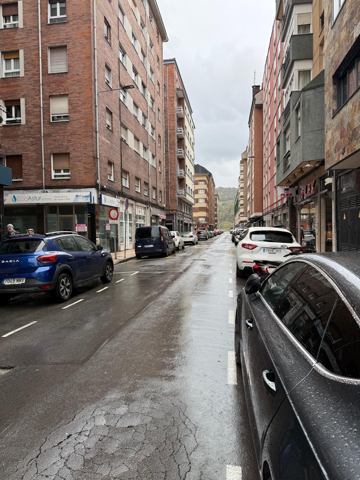 La calle Norte con un bache en primer término.