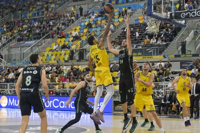 El Dreamland Gran Canaria reacciona a tiempo para tumbar al Bilbao Basket