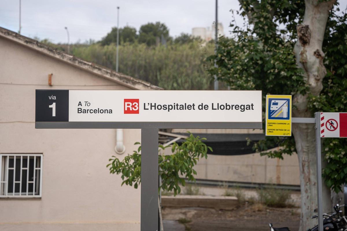 La estación de Rodalies de Montcada Bifurcació, en el primer día laborable en que vuelven a funcionar las líneas R3, R4 y R7