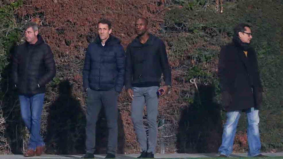 Abidal y la secretaria técnica estudian el mercado