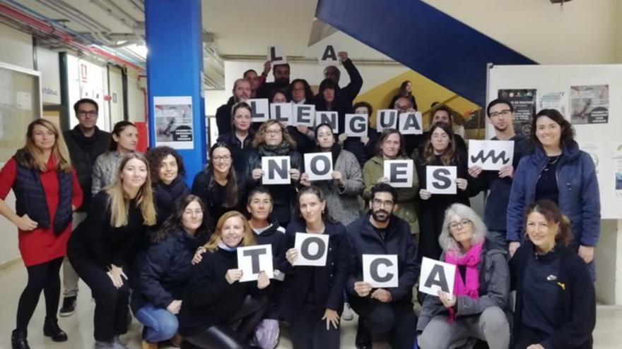 ‘La llengua no es toca’ en los institutos Isidor Macabich y Sant Agustí