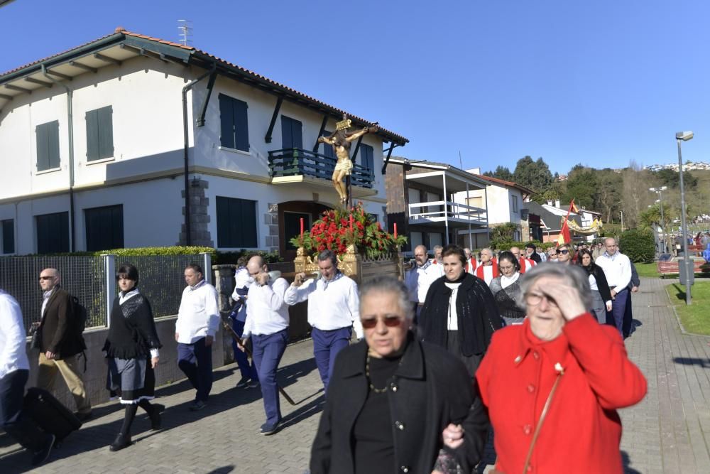 Procesión del cristo del socorro en Luanco