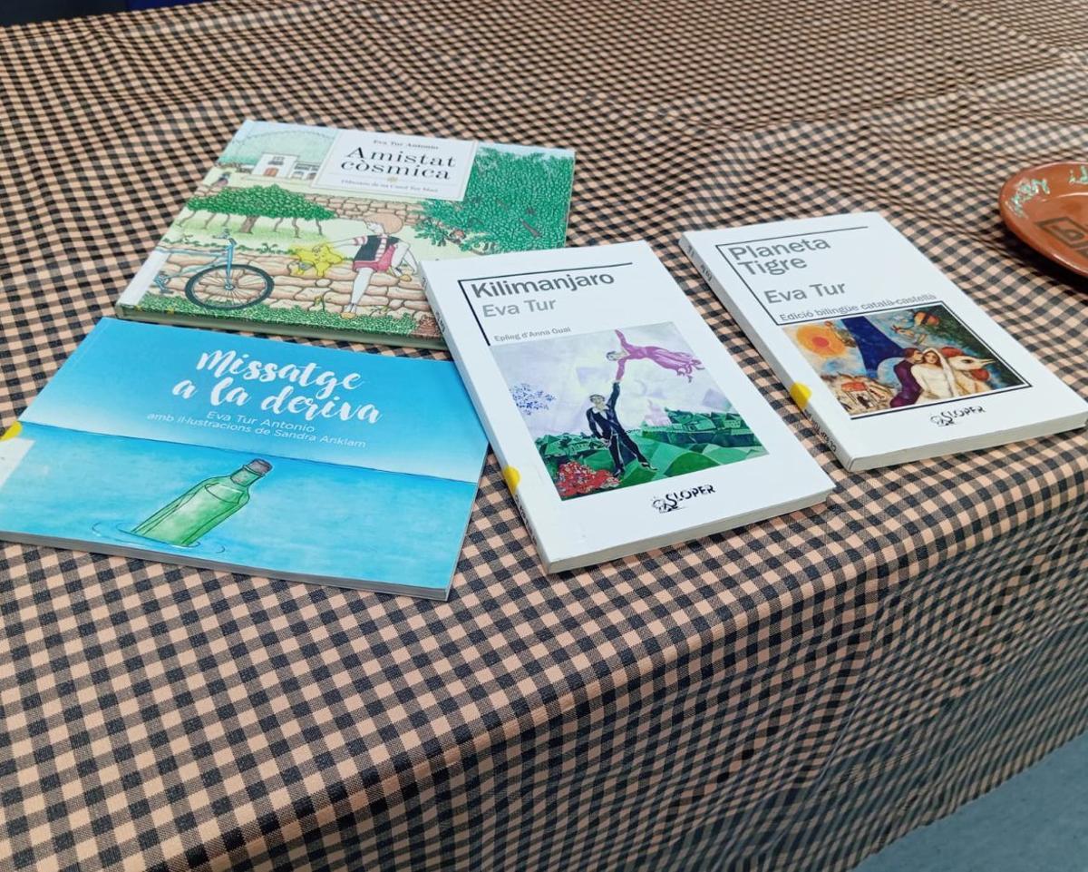 Exemplars d’un conte infantil i dos poemaris de Eva Tur.|  | S.K.