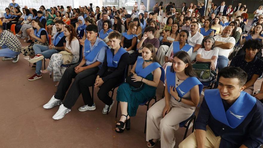 La escuela de adultos de Pontevedra gradúa a 60 estudiantes de Bachillerato