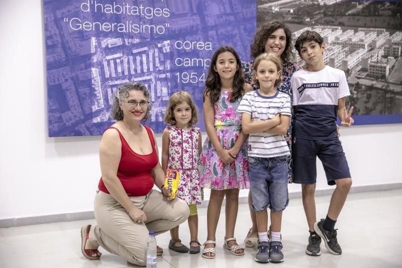 De izquierda a derecha, María José Cordero, Amanda, Àfrica, Rubén, Maria Magdalena Maura y Jan. 