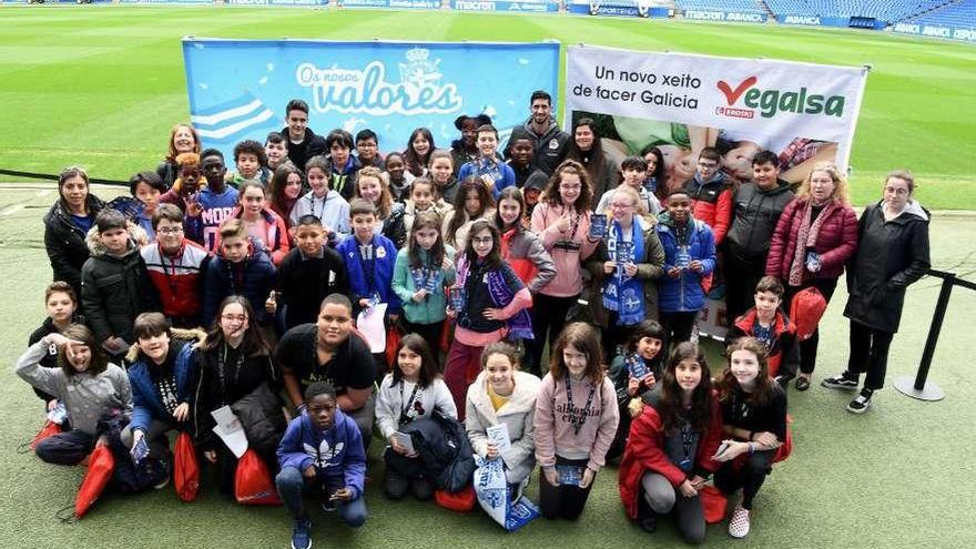 El CEIP Raquel Camacho fue el último centro que visitó Riazor en &#039;Os Nosos Valores-Escolas Branquiazuis&#039;.