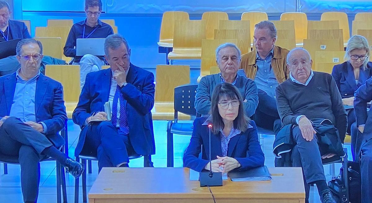 Mitsouko Henríquez, la fiel secretaria de Zaplana, presta declaración en la sesión de este martes.
