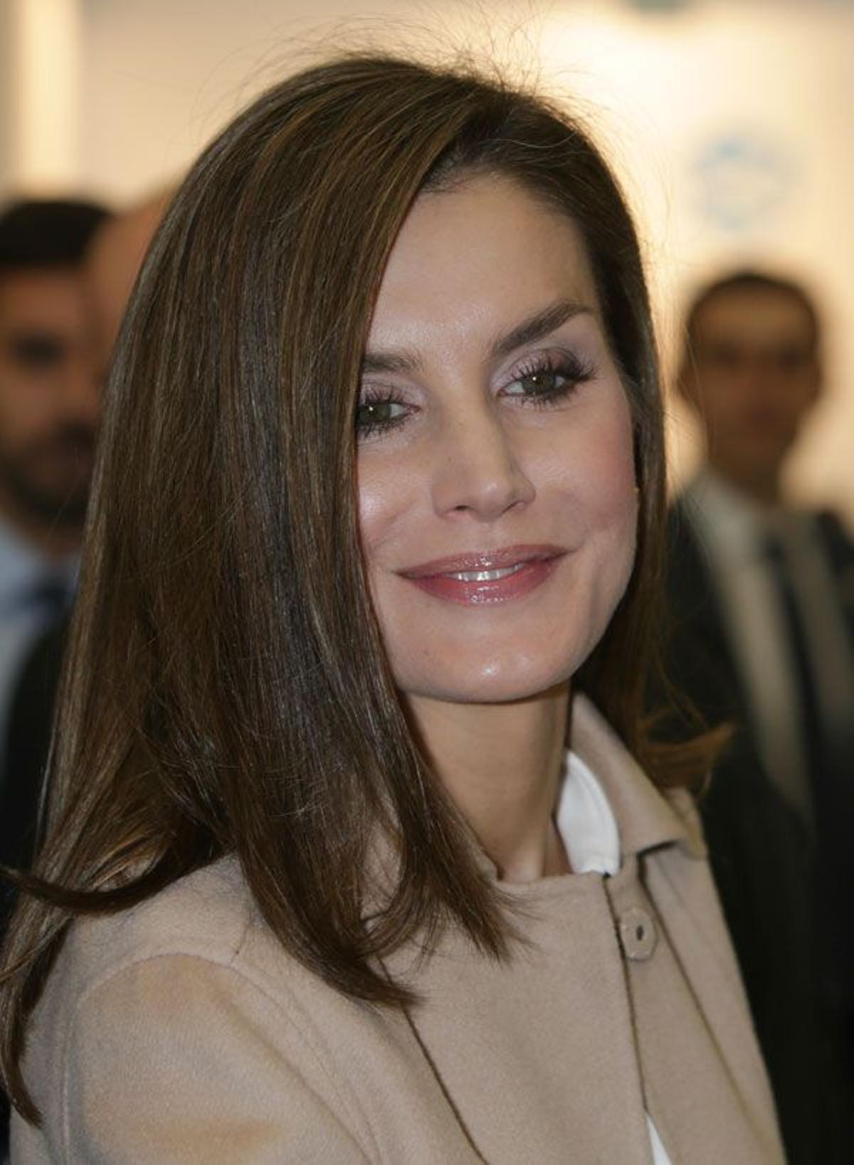 Letizia Ortiz en FITUR con el pelo suelto