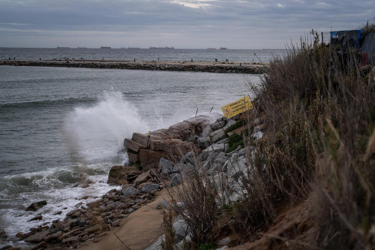 Fuerte oleaje en las playas de Barcelona