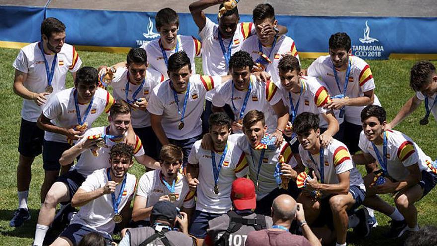 La selección española con los malagueños Fernández y Juan Cruz.