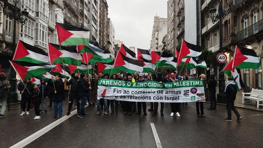 Multitud de personas exigen en Vigo &quot;poner fin&quot; al comercio de armas y a las relaciones con Israel