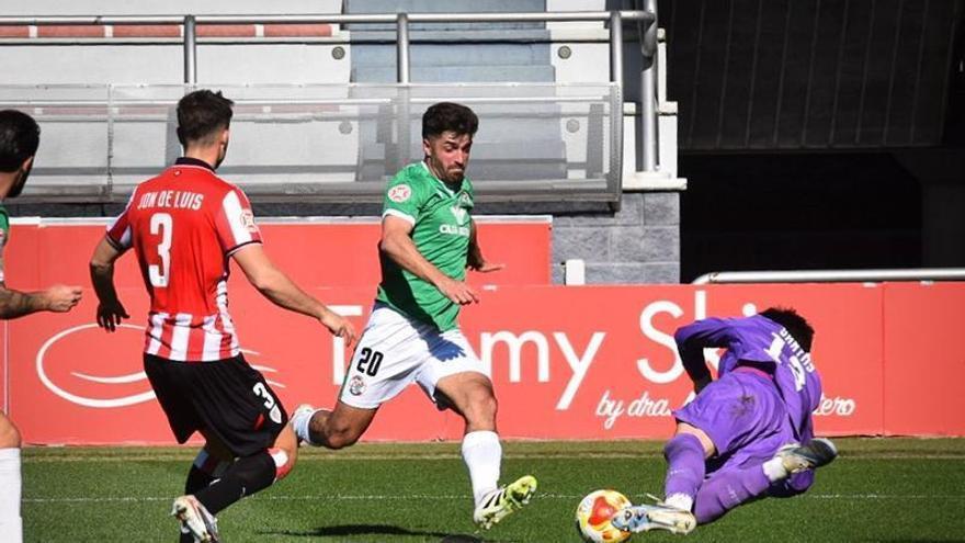 Codina, jugador del Zamora CF tras perder ante el Athletic B: "Este grupo va a tirar para arriba"