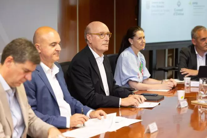 Todas las imágenes de la reunión con el Consell y Aena sobre la ampliación del aeropuerto de Ibiza